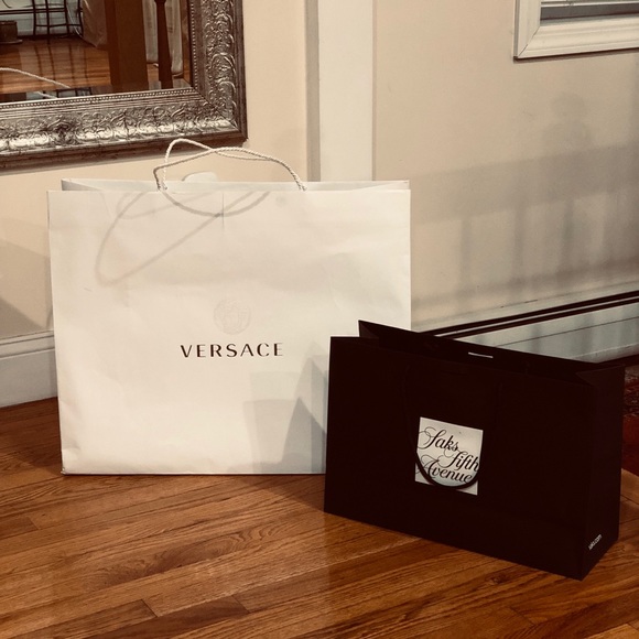 Designer Chanel, Gucci, LV, Dior, Dolce & Gabbana shopping bags - Picture 9 of 15